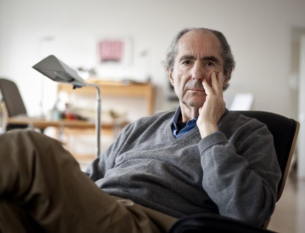 O escritor americano Philip Roth, em seu apartamento, em Manhattan - Gilberto Tadday/Folhapress