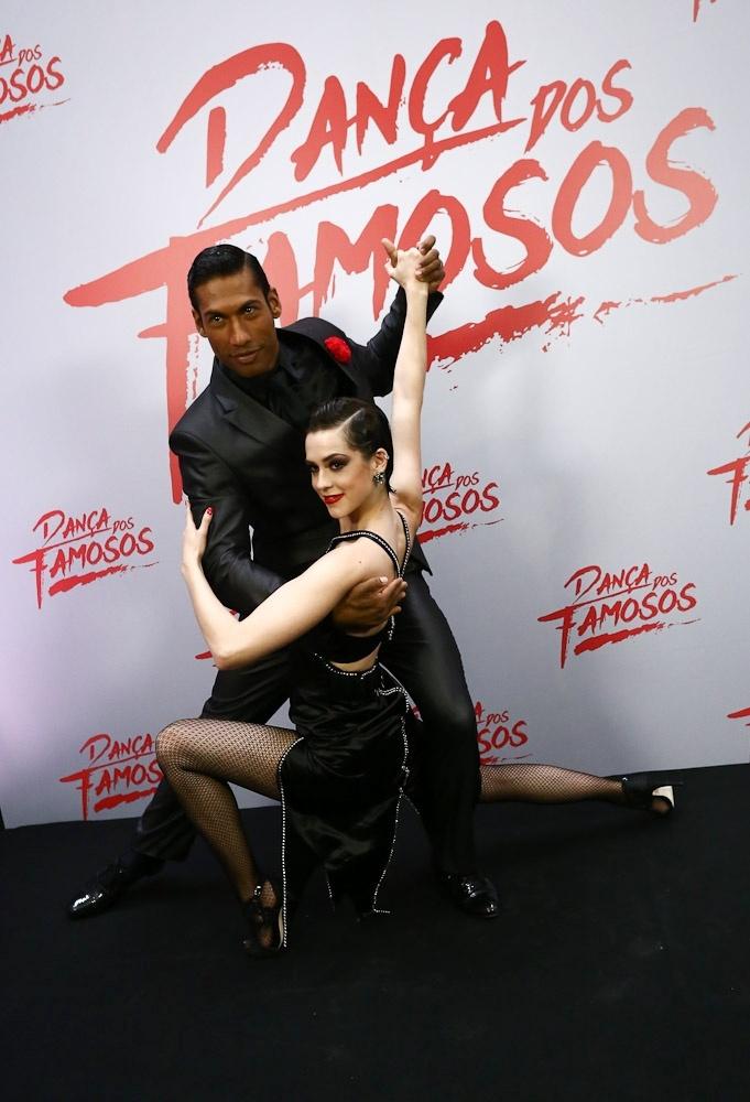 Sophia Abrahão e o bailarino Rodrigo Oliveira fazem posa antes de dançar o tango na final da "Dança dos Famosos" - Cláudio Augusto/Brazil News