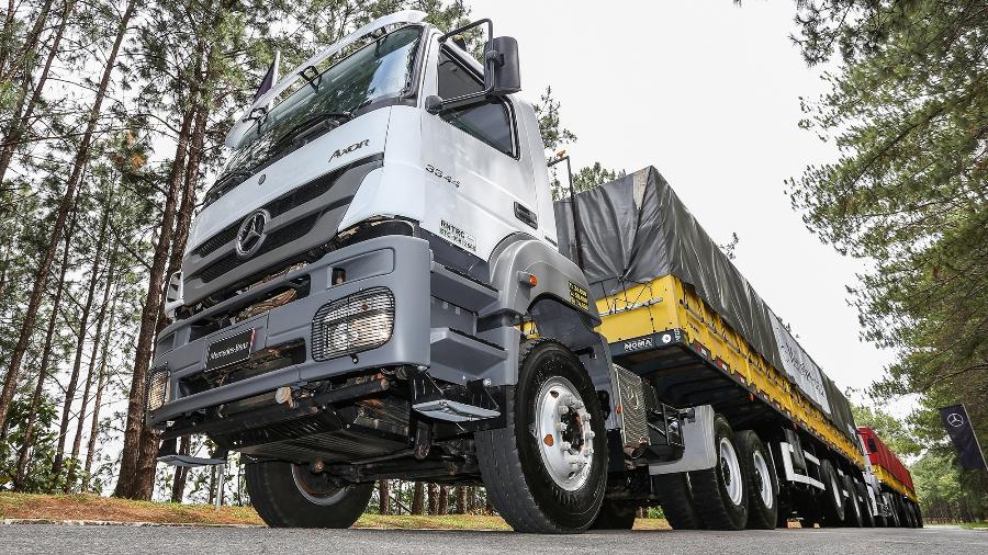 Mercedes-Benz Axor 3344 é exemplo de extra-pesado que vai virar "super caminhão" - Pedro Danthas/Divulgação