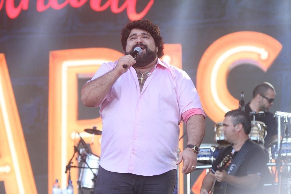 César Menotti, da dupla César Menotti e Fabiano, se apresenta no Estádio Serra Dourada durante a sétima edição do Festival Villa Mix, em Goiânia - Agência Brazil News