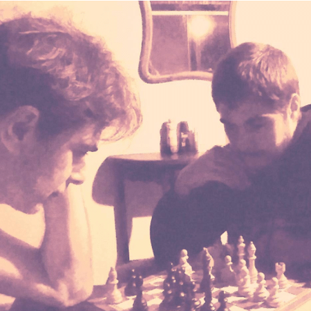 Pai e filho jogam xadrez e fãs comentam a semelhança - Reprodução/Instagram João Vitti