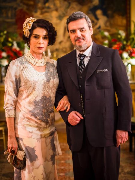Forton e Cassio Gabus Mendes caracterizados como Emília Macedo e Reinaldo Macedo, irmãos em “Tempo de Amar” - Divulgação / TV Globo - Divulgação / TV Globo