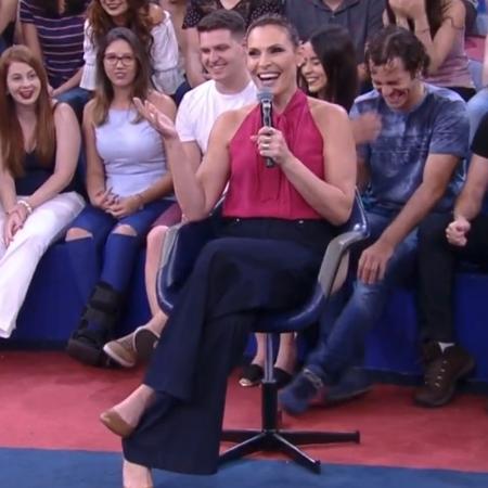 Laura Müller cai na risada com pergunta de jovem da plateia do "Altas Horas" - Reprodução/Globo - Reprodução/Globo