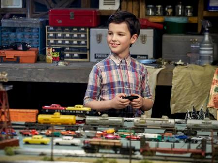 Iain Armitage é o pequeno Sheldon Cooper em "Young Sheldon", spin-off de "The Big Bang Theory" - Divulgação