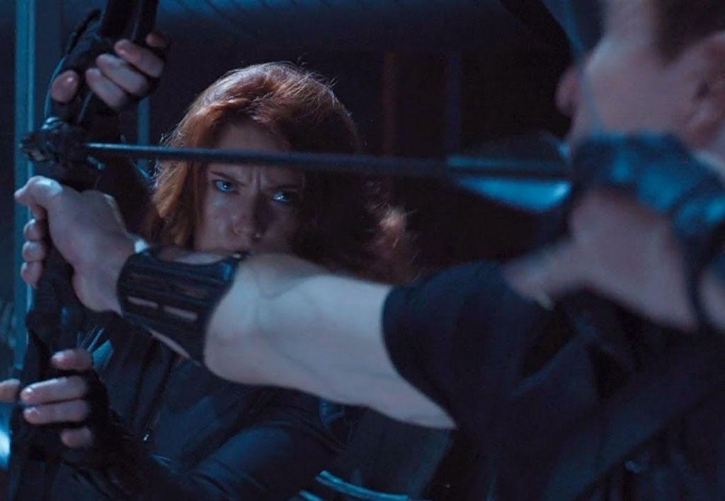 Scarlett Johansson e Jeremy Renner em "Os Vingadores: The Avengers" (2012) - Reprodução