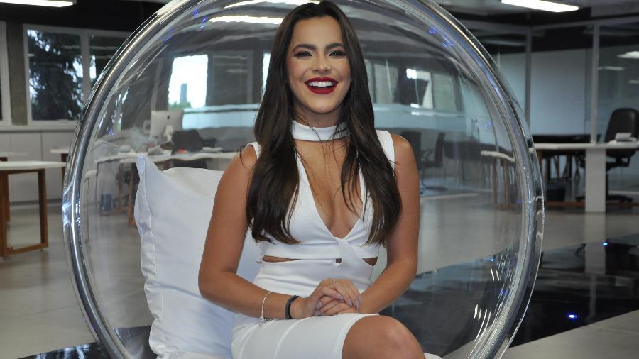 A ex-BBB Emmily Araújo vai apresentar o programa "Topzera" na empresa digital da Rede TV! - Rede TV!