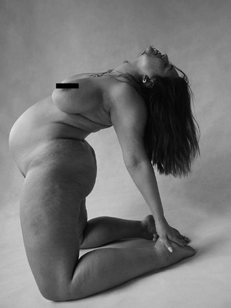 Ashley Graham celebra curvas da gravidez em foto nua - Reprodução/Instagram