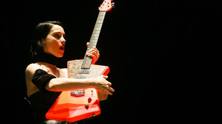 Show da cantora St Vincent no primeiro dia do Lollapalooza em 2019 Show da cantora St Vincent no primeiro dia do Lollapalooza em 2019