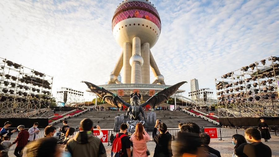 Estátua do Dragão do League of Legends marca presença no Estádio Padung, em Xangai, que recebe a final do Mundial de LoL 2020 - Divulgação/Riot Games