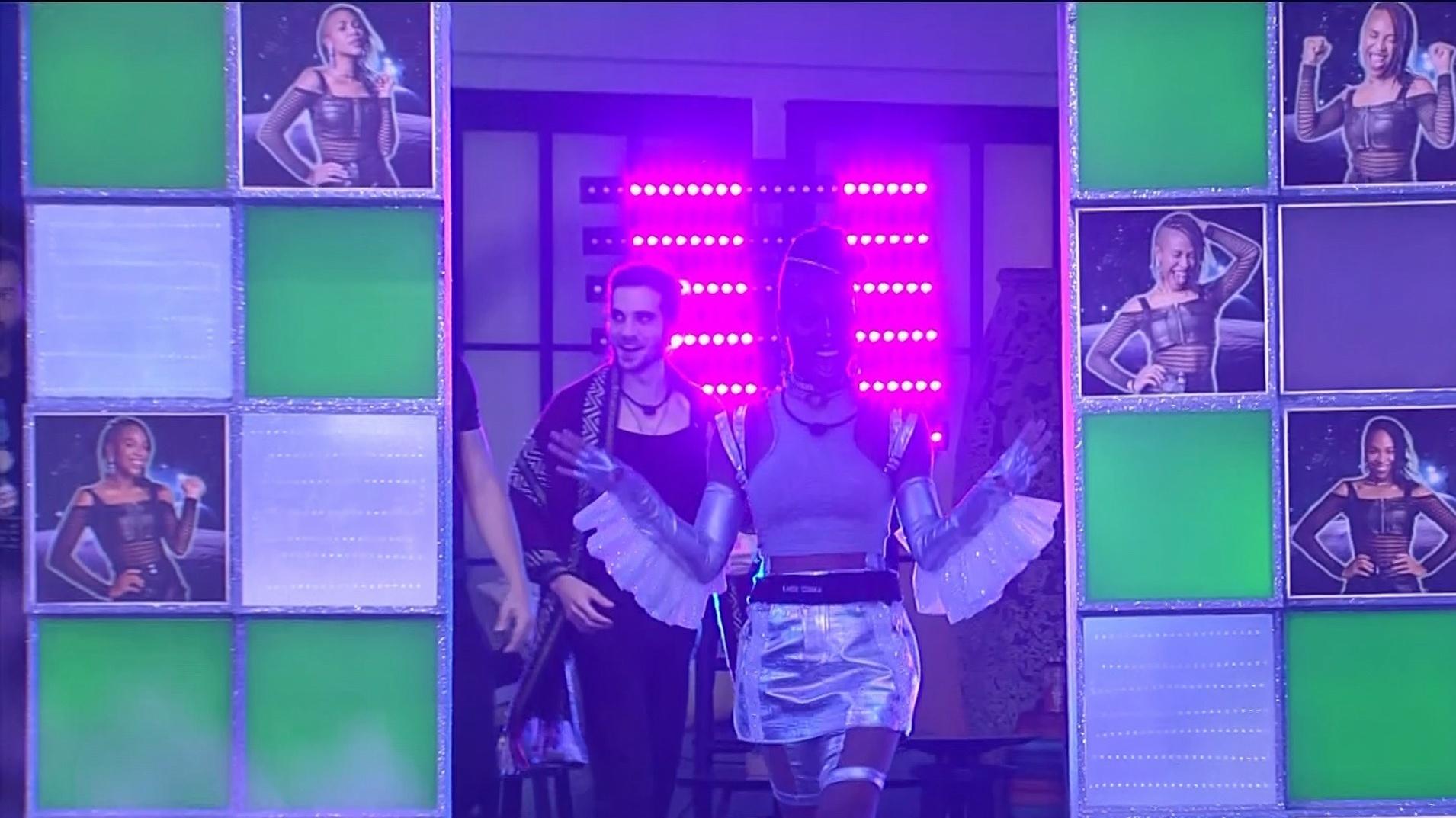 BBB 21: Karol Conká chega para sua festa do líder - Reprodução/globoplay