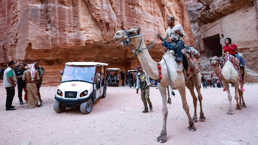 Petra, na Jordânia, começou a substituir animais por carrinhos elétricos - Khalil Mazraawi/AFP