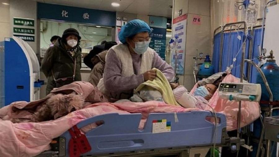 Os hospitais da China estão enfrentando uma forte pressão com o aumento no número de pacientes com covid-19 que dão entrada nas UTIs - Getty Images