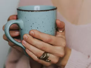 Não é camomila: beba este chá e diminua muito a ansiedade