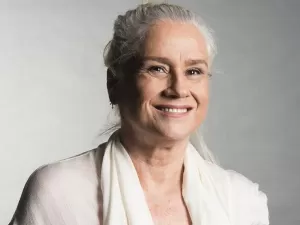 Vera Holtz revela que queria ser freira e compara igreja ao palco do teatro