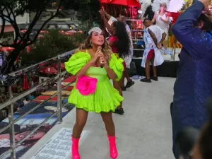 Daniela Mercury faz festa na chuva no bloco Pipoca da Rainha; veja fotos