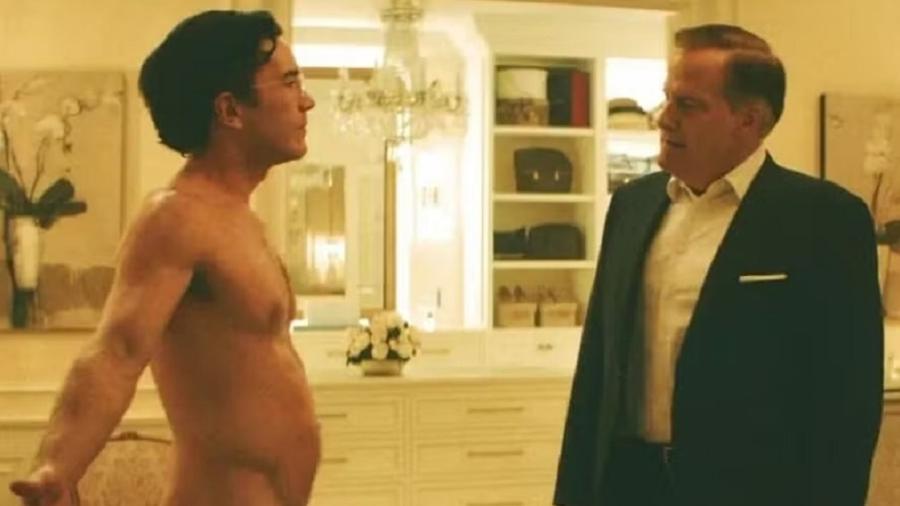 A cena em questão mostra o momento íntimo entre Jeff Daniels e Tom Pelphrey no episódio final 