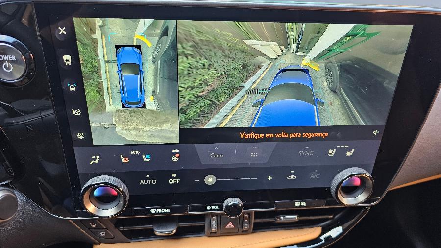 Dá para mudar a cor da exibição do Lexus NX 450h+ na câmera 360 Dá para mudar a cor da exibição do Lexus NX 450h+ na câmera 360