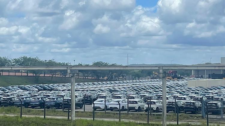 Produção inicial em Camaçari se dá em regime SKD, com kits parcialmente desmontados importados da China Produção inicial em Camaçari se dá em regime SKD, com kits parcialmente desmontados importados da China