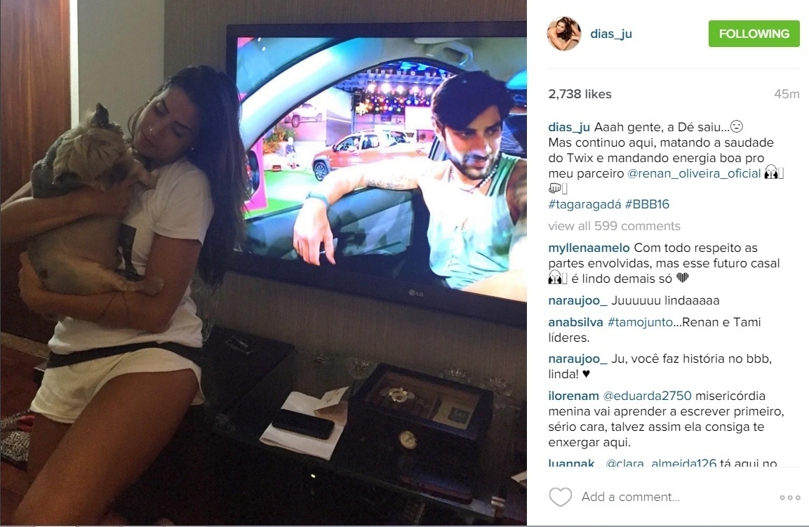 26.fev.2016 - Dois dias após ser eliminada do "BBB16", Juliana demonstra sua torcida por Renan durante a Prova do Líder. "Aaah gente, a Dé (Adélia) saiu. Mas continuo aqui, matando a saudade do Twix e mandando energia boa pro meu parceiro Renan", escreveu a bailarina no Instagram - Reprodução /Instagram