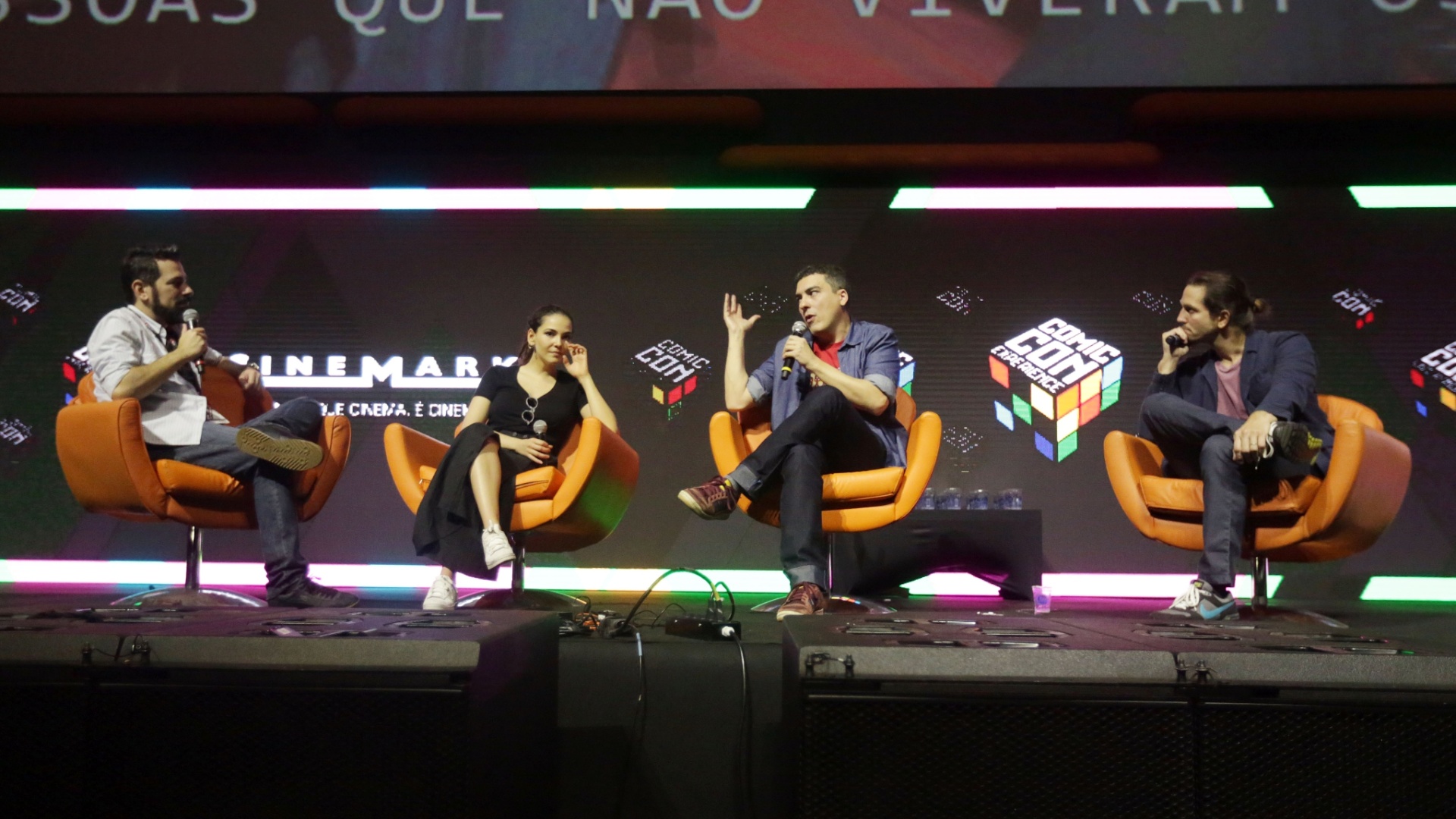 4.dez.2016 - O diretor Daniel Rezende e os atores Tainá Muller e Vladimir Brichta falam sobre o filme "Bingo - O Rei das Manhãs" na CCXP 2016 (Comic Con Experience), em São Paulo - Ricardo Matsukawa/UOL