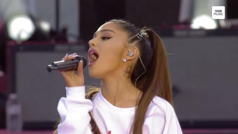 Ariana Grande se apresentou novamente em Manchester após o atentado terrorista ocorrido há menos de um mês. - Reprodução