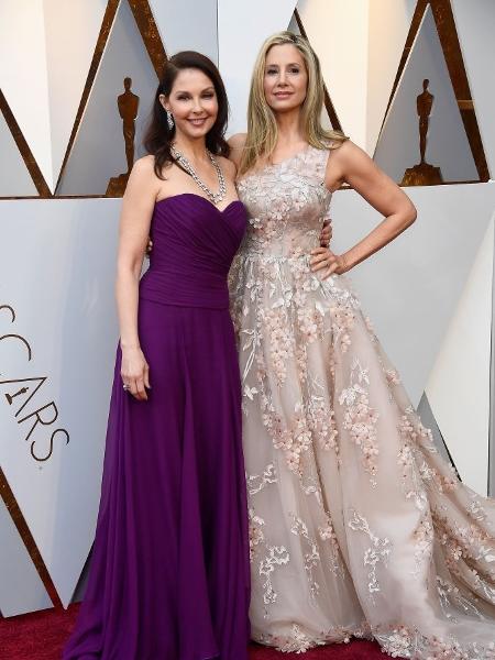 As atrizes Ashley Judd e Mira Sorvino no tapete vermelho do Oscar 2018 - Getty Images 