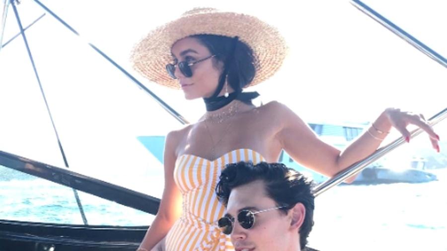 15.ago.2019 - A atriz Vanessa Hudgens e o ator Austin Butler estão curtindo férias na ilha italiana da Sardenha - Reprodução/Instagram