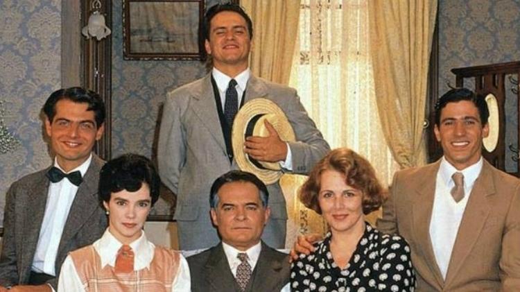 O elenco da versão de Éramos Seis no SBT - Reprodução - Reprodução