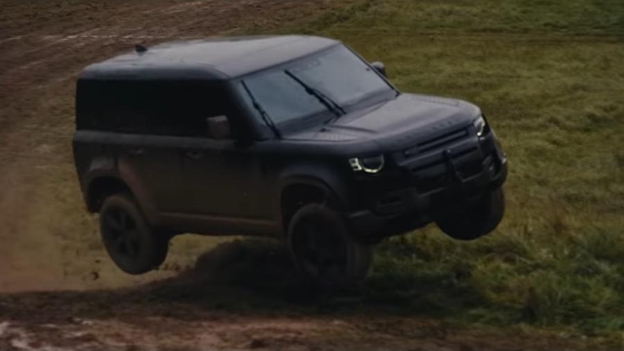 Land Rover Defender no set do novo 007 - Reprodução