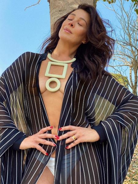 Claudia Raia ganha elogio de Enzo Celulari ao posar com blusa transparente - Reprodução / Instagram