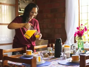 Nem pão, nem suco de caixa: o que tem em um café da manhã saudável