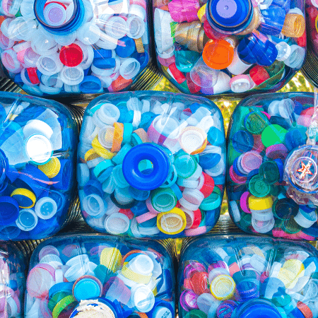 Cerca de 400 milhões de toneladas de resíduos plásticos são produzidos todos os anos