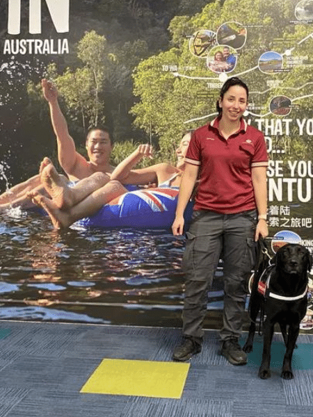 Zinta's owner and the dog in Darwin, Australia - Reproduction/Government of Australia - Reproduction/Government of Australia
