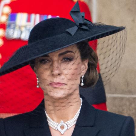 Kate Middledon usa colar preferido da rainha Elizabeth 2 em seu funeral  - Samir Hussein/WireImage