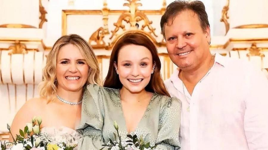 Larissa Manoela rompeu sociedade com os pais Larissa Manoela rompeu sociedade com os pais