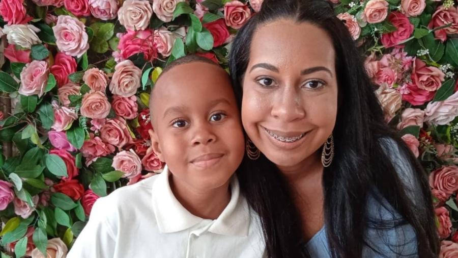 Jaqueline Correia com o filho Levi, diagnosticado com diabetes tipo 1 aos 2 anos de idade
