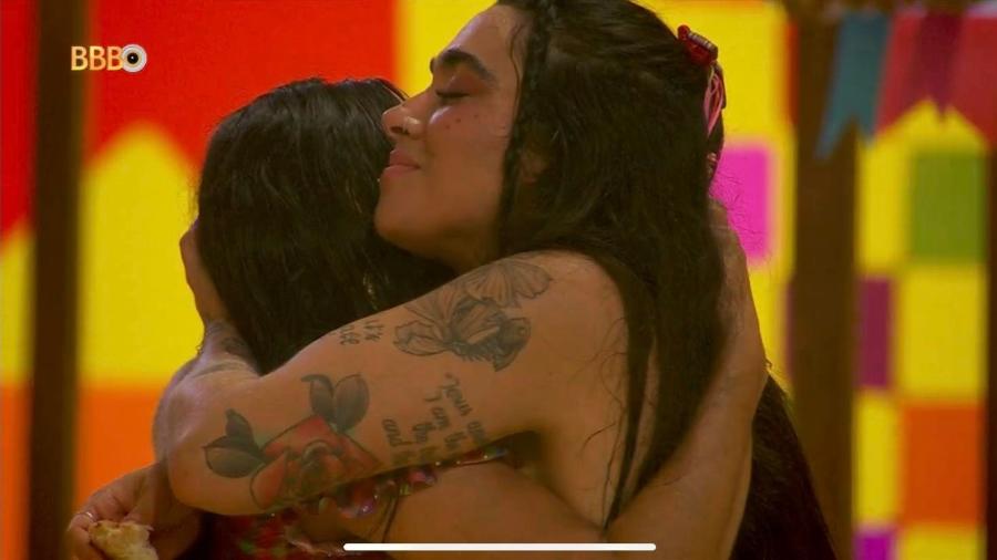 BBB 24: Giovanna consola Isabelle, que chora em festa