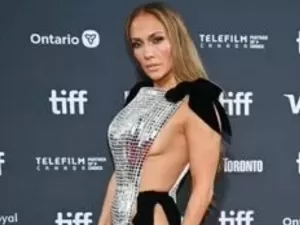 Jennifer Lopez supostamente removeu tatuagem de Ben Affleck após divórcio