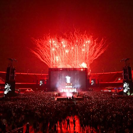 O cantor The Weeknd durante show no Morumbis, em São Paulo