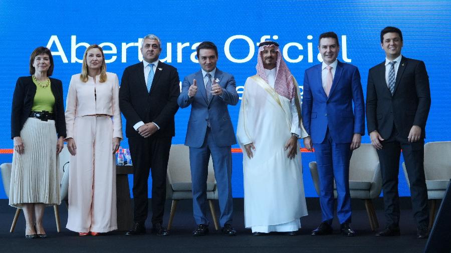 Julia Simpson,  presidente do WTTC (Conselho Mundial de Viagens e Turismo), Hana Gassan, vice-governadora do Pará, Zurab Pololikashvili, secretário-geral da ONU Turismo, Celso Sabino, ministro do Turismo, Ahmed Al Khateeb, presidente do Conselho Executivo da ONU Turismo, Jader Filho, a , Hana Gassan, e o ministro das Cidades, e Lucas Torres, secretário adjunto de Turismo do Pará - Divulgação/Roberto Castro/Ministério do Turismo