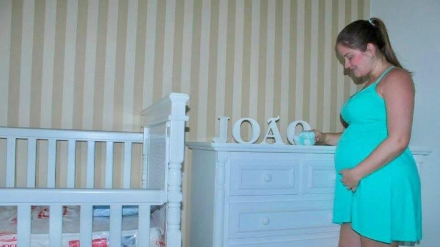 Carolina perdeu João com oito meses de gestação