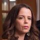 O diretor de núcleo Rogério Gomes ensaia cena da personagem Severa (Dani Barros) em "Além do Tempo" - Estevam Avellar/TV Globo