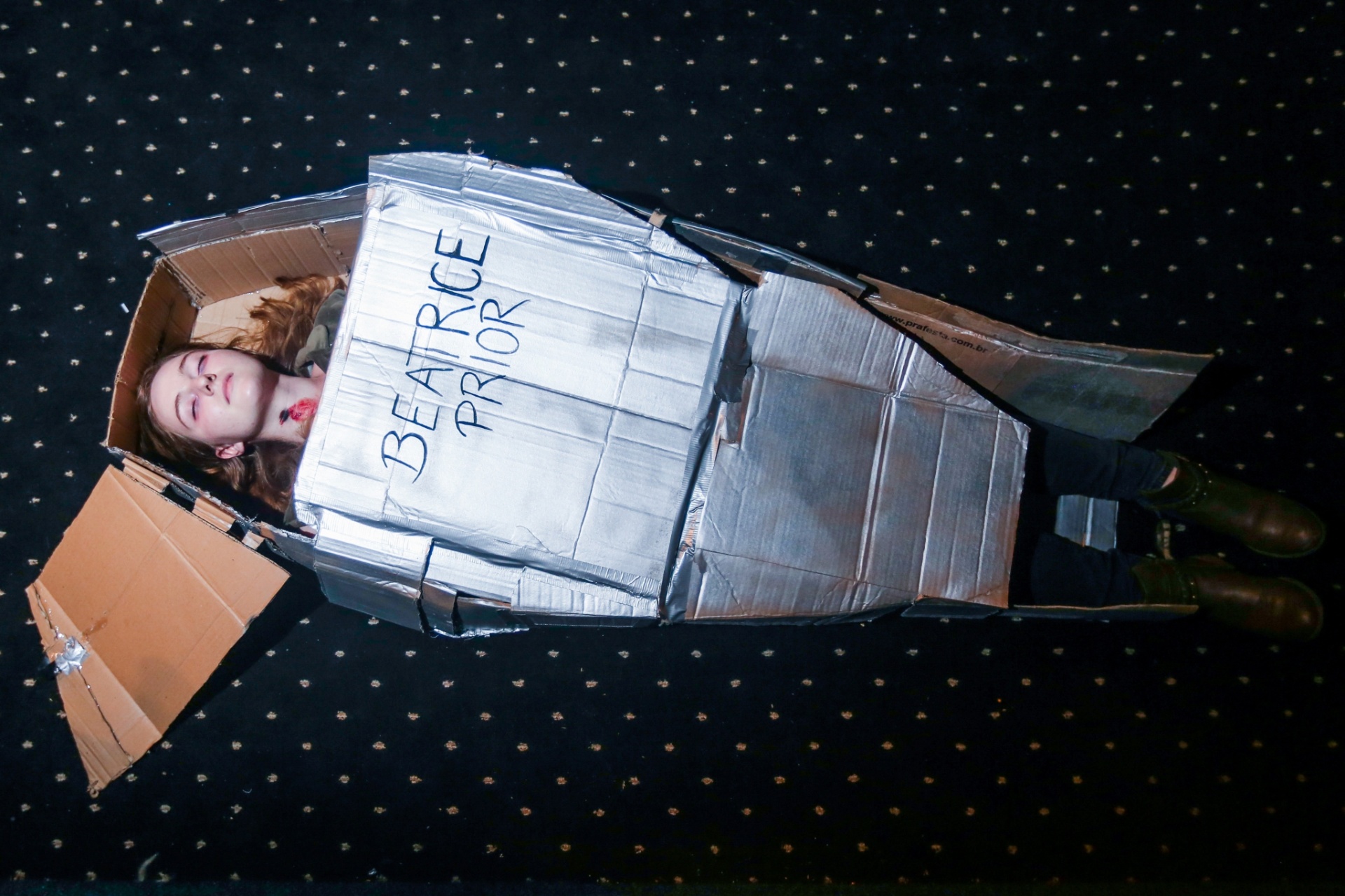 6.mar.2016 - Fãs do filme "A Série Divergente: Convergente" se encontram no Cine Livraria Cultura, em São Paulo. - Ricardo Matsukawa / UOL