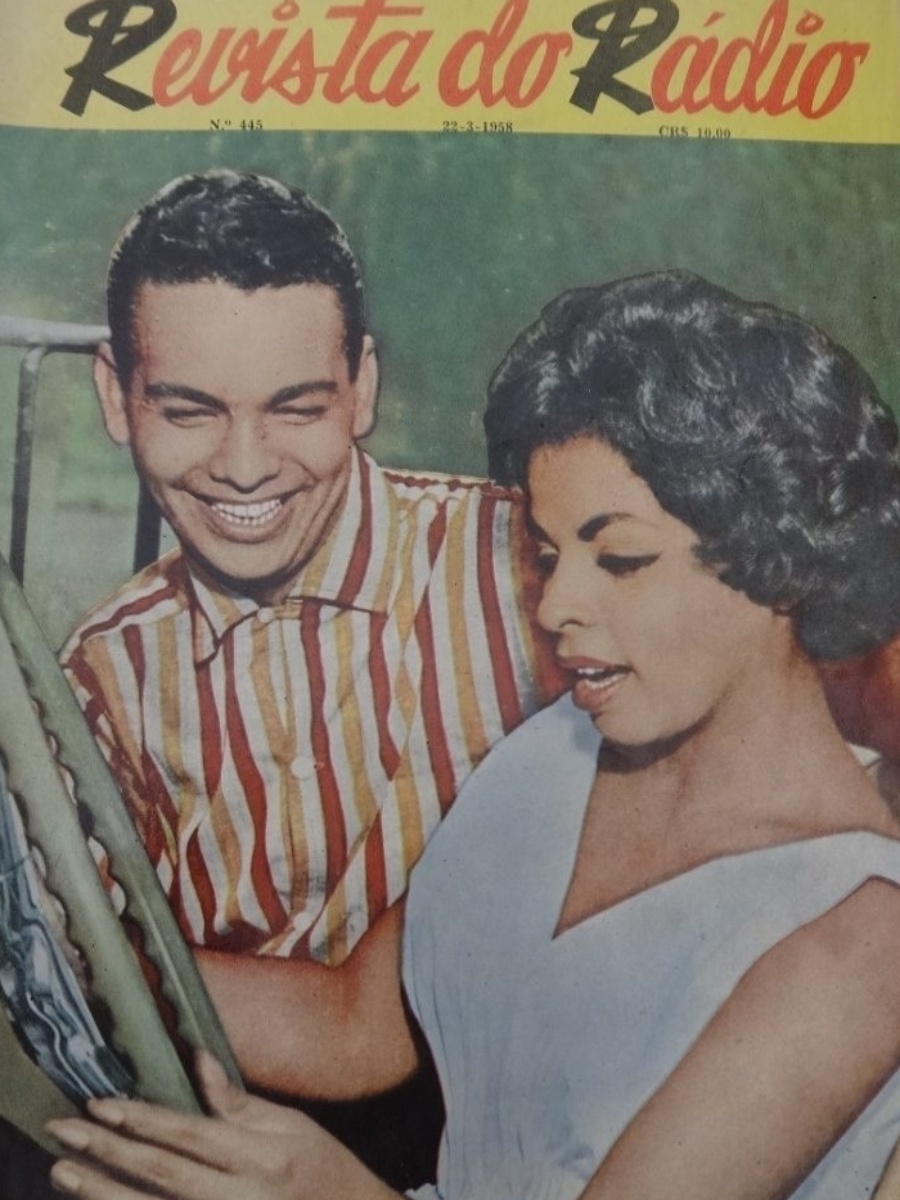 Cauby Peixoto e Angela Maria na capa de Revista do Rádio, no fim dos anos 1950. Os fãs sonhavam com um casamento entre os dois cantores - Reprodução