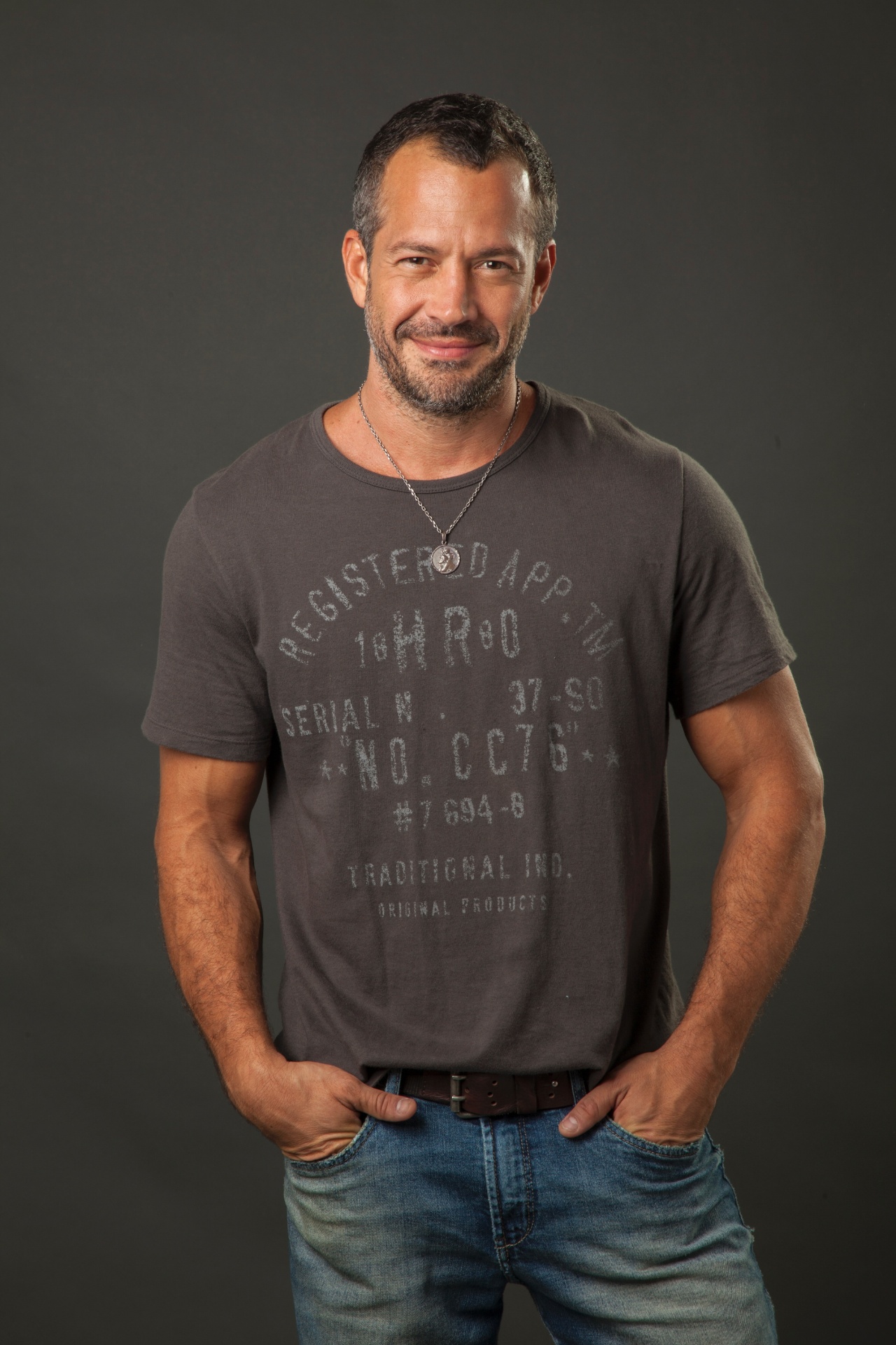 Apolo (Malvino Salvador) - De temperamento forte, tem o sonho de se tornar corredor de rally. Órfão, foi adotado por Nair (Aba Carbatti) quando criança, com seus dois irmãos biológicos, Adônis (José Loreto) e Larissa (Marcella Valente) - Sergio Zalis/TV Globo