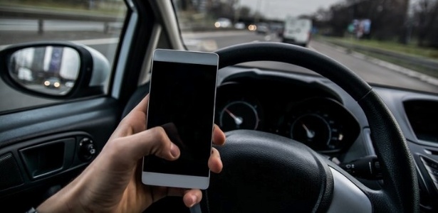 Facebook faz motoristas deixarem de olhar a rua por cerca de 3s, tempo suficiente para acidente - NHTSA/Divulgação - NHTSA/Divulgação