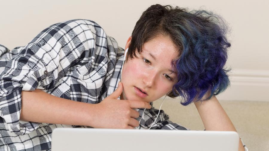 Pais precisam orientar os filhos para que não se exponham demais na internet - Getty Images