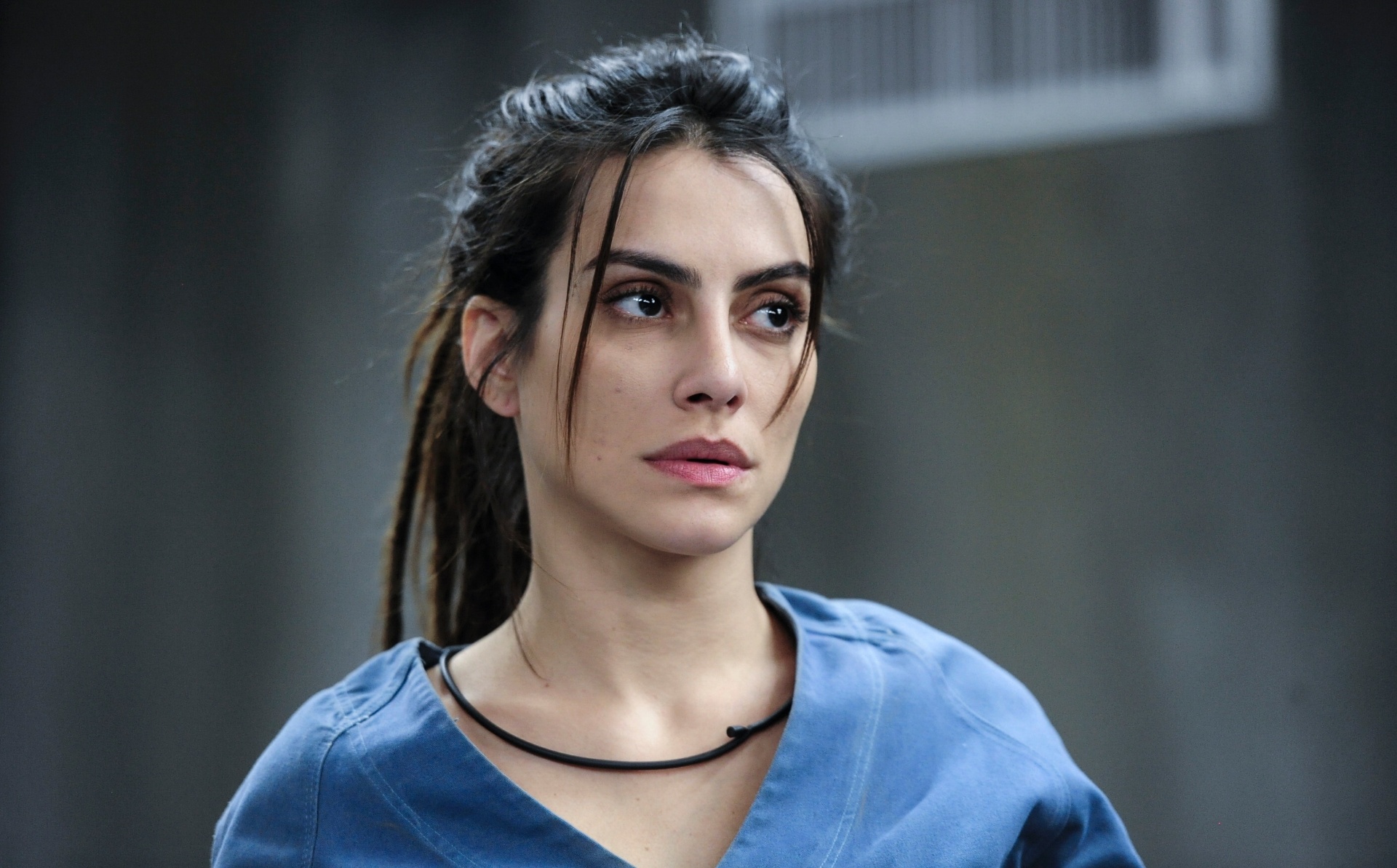 Cleo Pires é Sabrina Toledo, uma psicóloga de 27 anos e filha de um grande empresário. Foi sequestrada no passado e passou quatro meses em um cativeiro. Participa do reality pelo prêmio e quer usar o dinheiro para contratar bons advogados, capazes de tirar da cadeia homem da sua vida: o próprio sequestrador - Divulgação/TVGlobo/Estevam Avellar