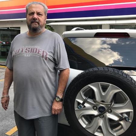 O aposentado Antônio José, de São Paulo, tem um Ford EcoSport com estepe muito bem preso por cadeado - Alessandro Reis/UOL - Alessandro Reis/UOL