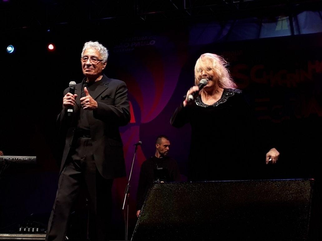 A dupla Jane e Herondy abrem os shows do palco Chacrinha no Anhangabaú - Paulo Pacheco/UOL